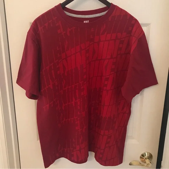 Nike Sportswear Shirt - Picture 1 of 5